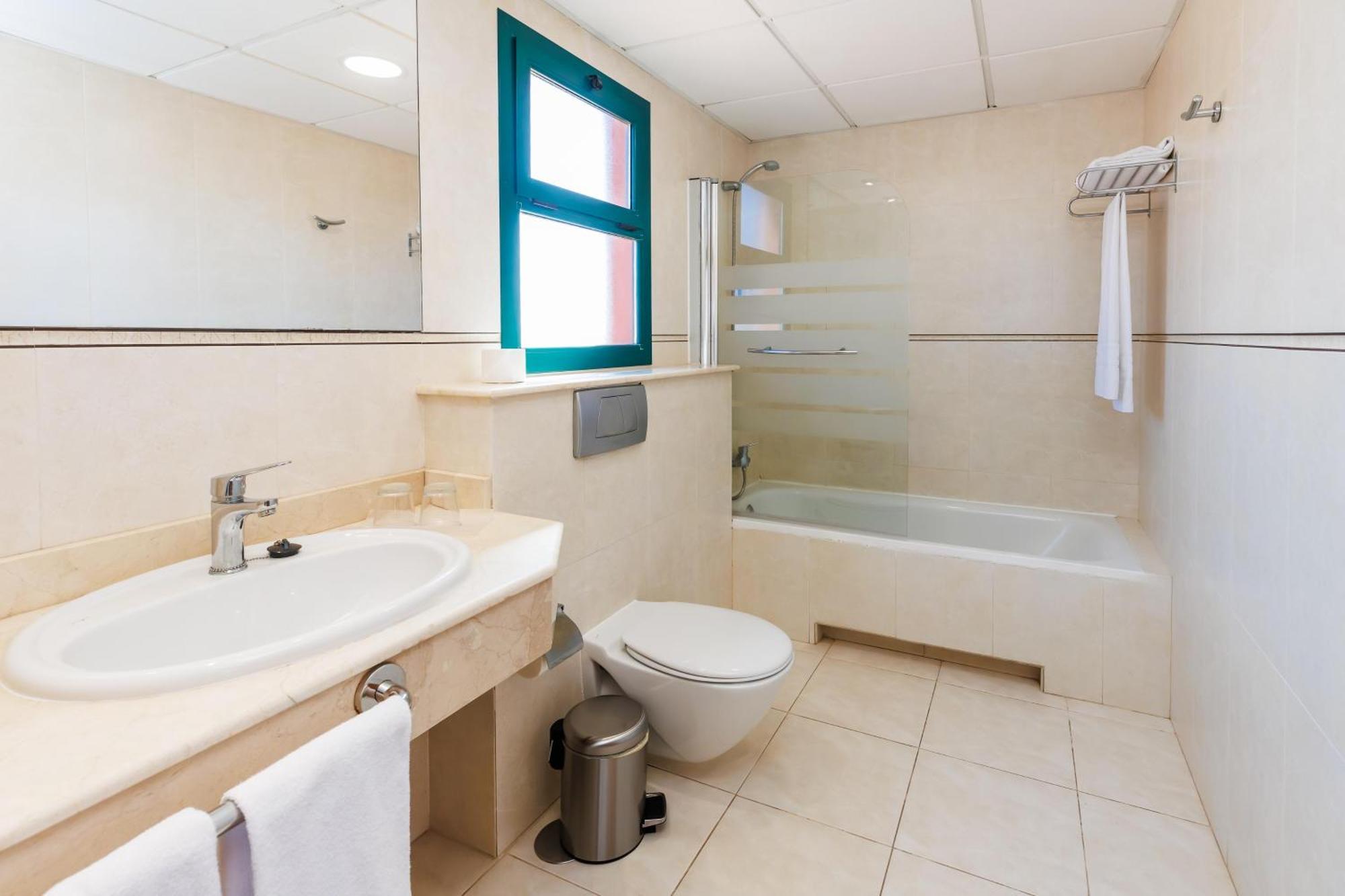 Apartamento con vistas a la piscina